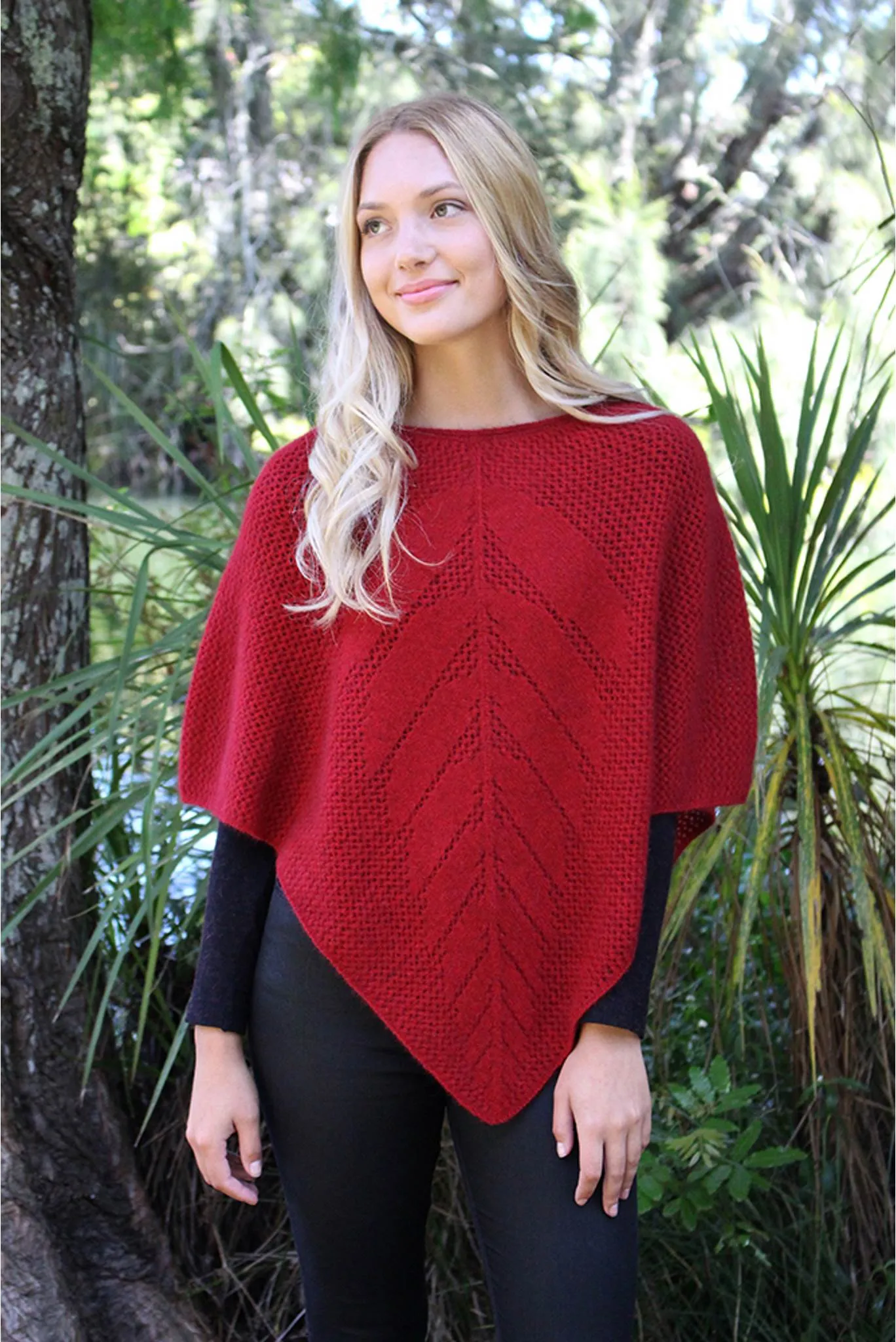 Lothlorian - Lace Poncho in Merino Wool and Possum Fur