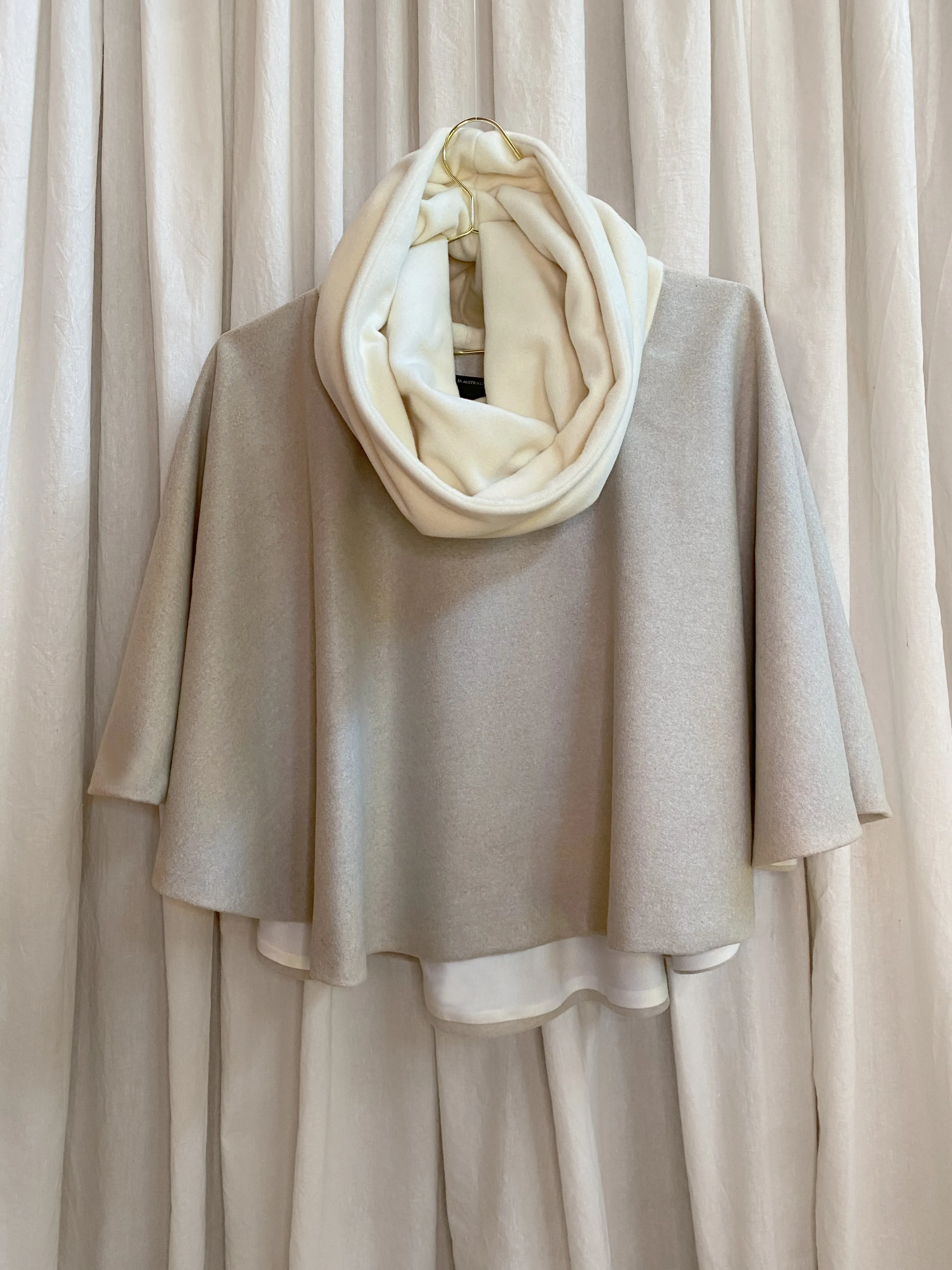 WOOL CAPE [ Beige, Cream, Poncho, One Size ]